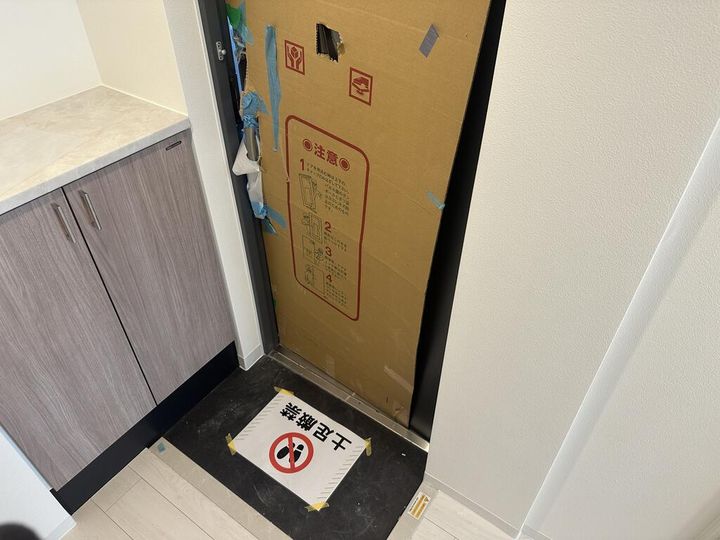 セオリー神戸ウエストゲートの玄関