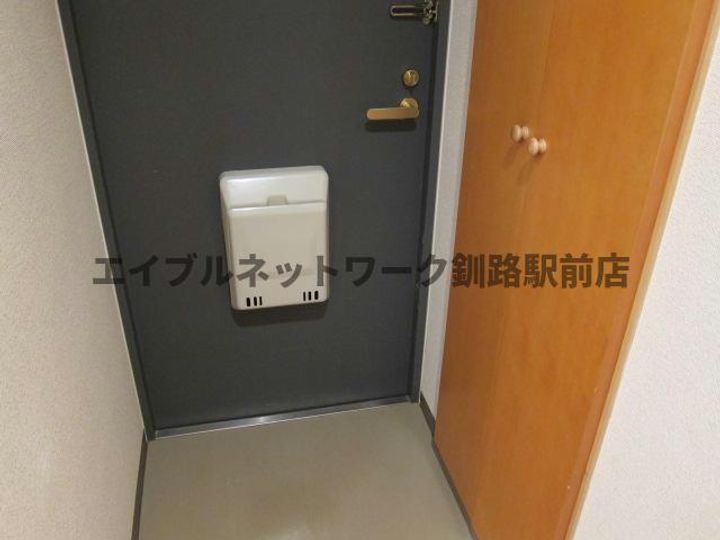 第2エーワンビル プレイス・ピアPREMIUM城山の玄関