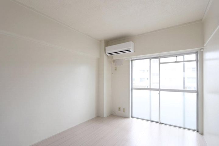 秋田県由利本荘市石脇字田尻(マンション)の賃貸物件の居間