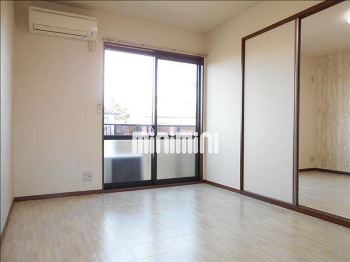 フォーレス湖西の居間