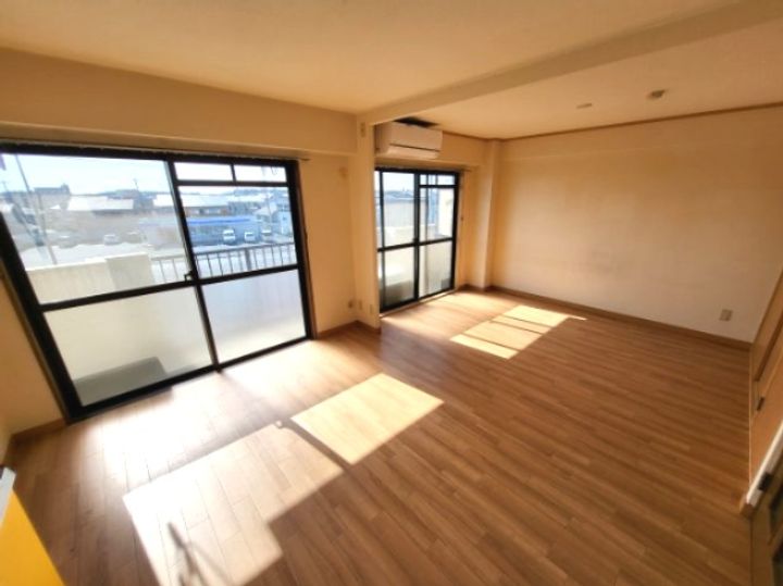 千葉県成田市並木町(マンション)の賃貸物件の居間