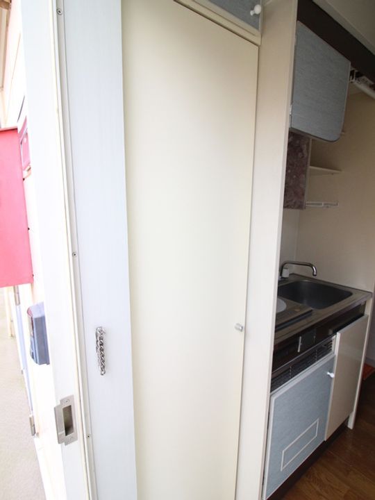 コーポアップルの玄関