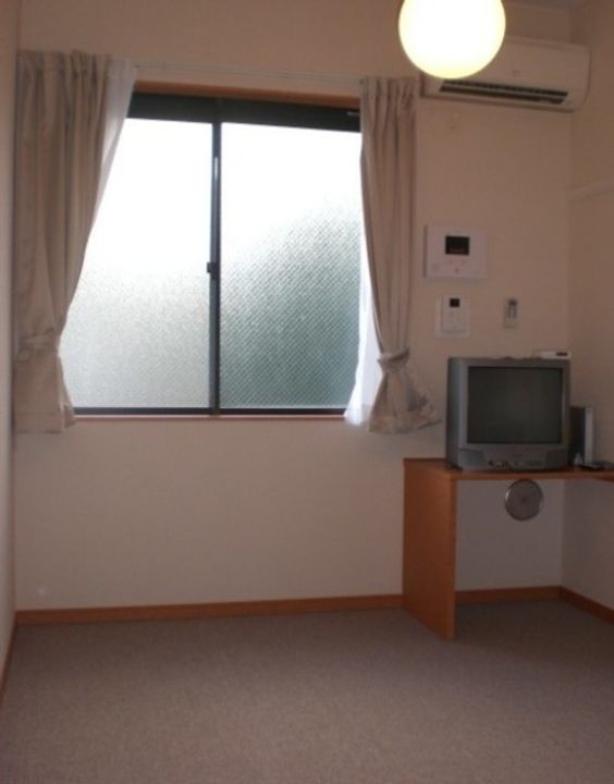 レオパレスKAWASHIの居間