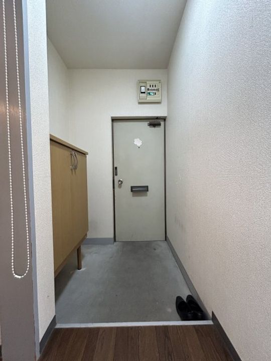 レ・アール小池Aの玄関