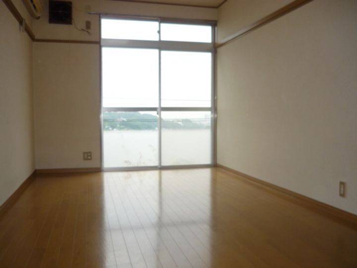 ハウスグリーンヒルの居間