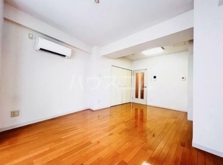 FRONT RIVERの居間