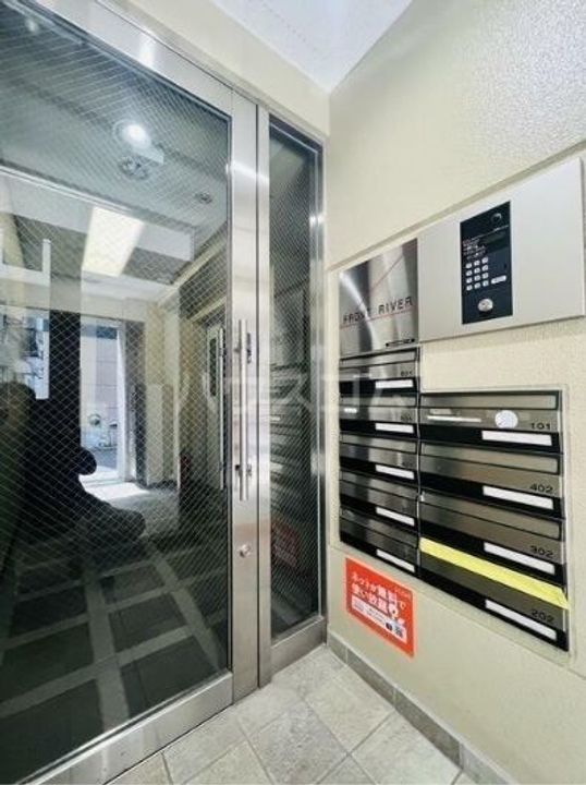 FRONT RIVERの内装