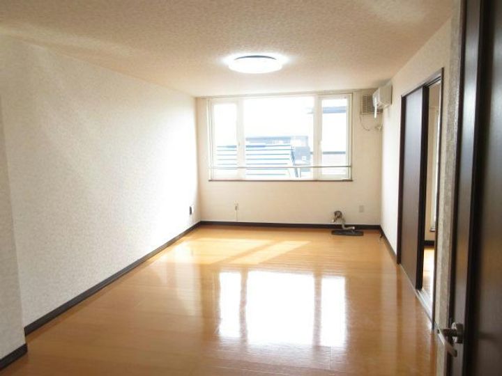 K&KコーポラスFの居間