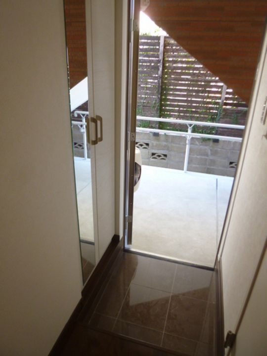 レイナス花絣の玄関