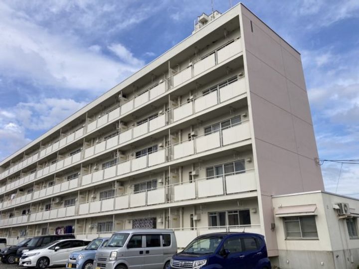 ビレッジハウス渋民1号棟の外観