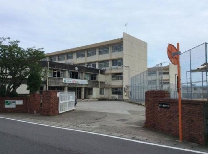 ラ クレールの周辺