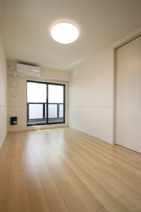 メゾンルミネ若松の居間