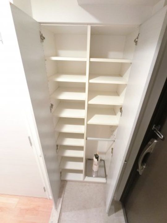 千葉県千葉市中央区新宿1(マンション)の賃貸物件の玄関