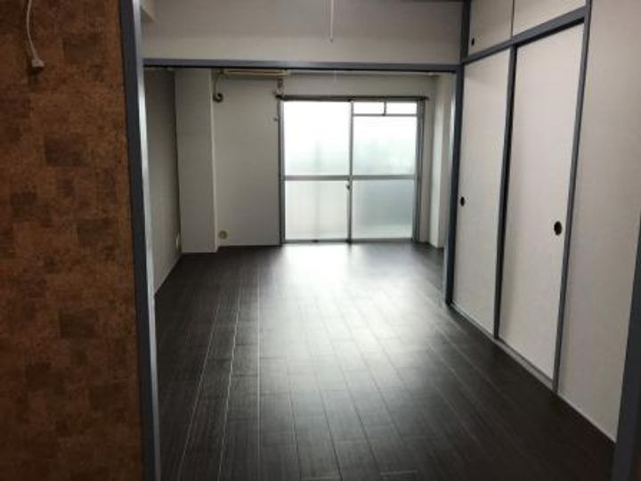 シャロス浅川の居間