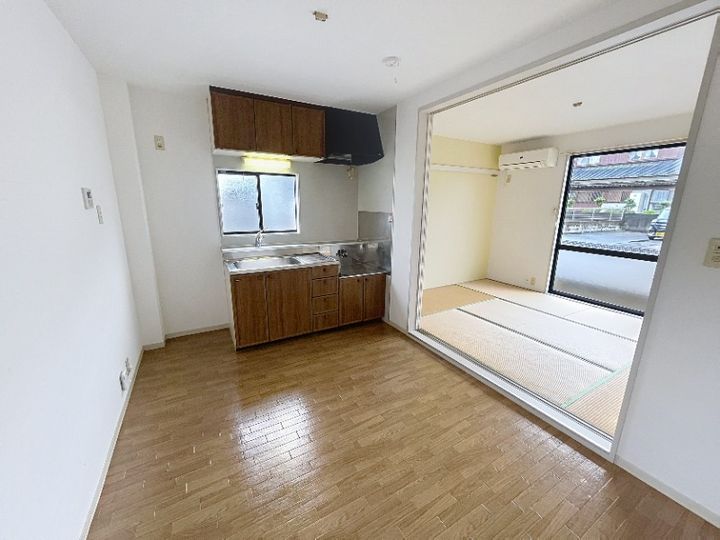 サンシャインハラAの居間