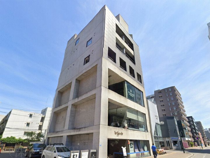 アルファ裏参道ビルの外観