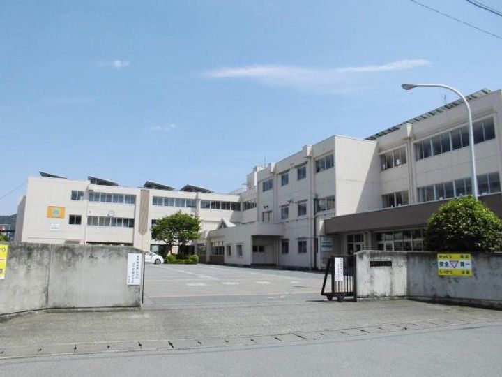 マロニエジャルダン Bの周辺