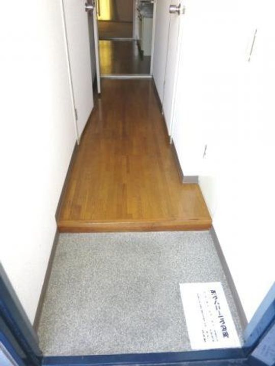 エヒメマンションの玄関