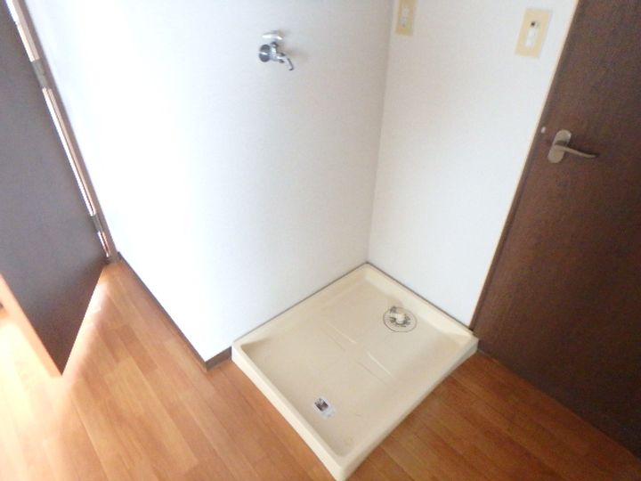 サニーメゾン駒場の玄関