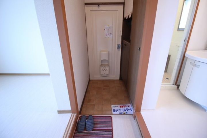 八尾マンションの玄関