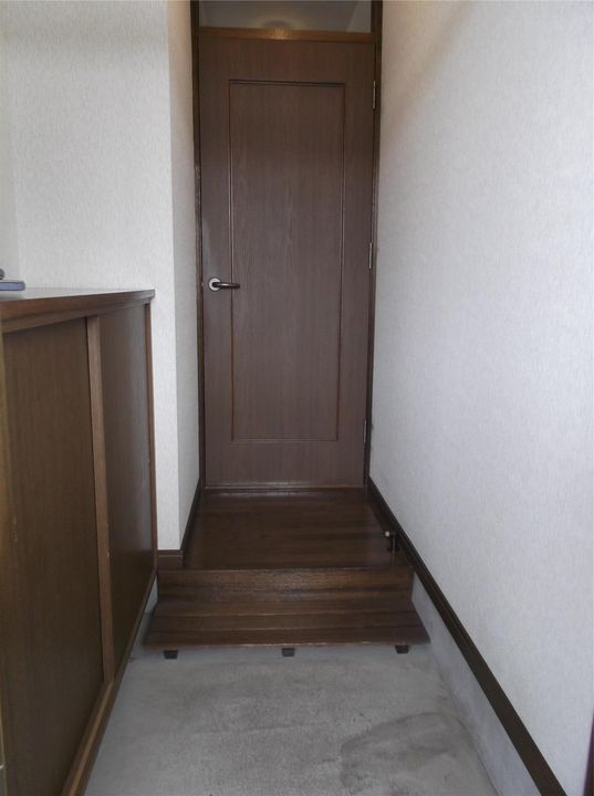 柏泉ハイツの玄関