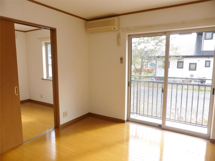 ジョイフル屋敷 IIIの居間