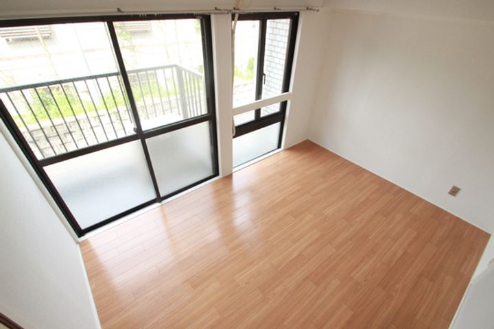 山鶴ビルの居間