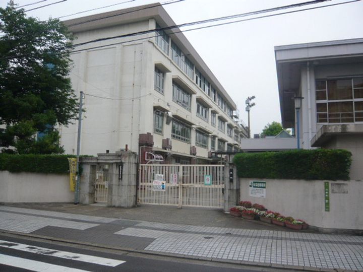 山鶴ビルの周辺