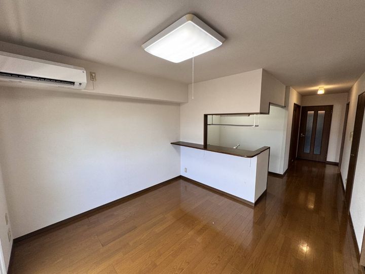 ヒーローマンション・禅の居間