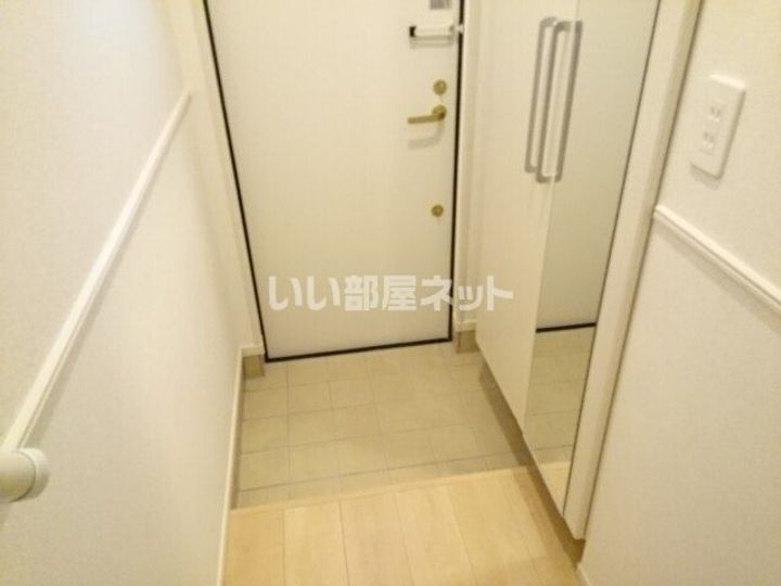 サウザンド・ワンの玄関