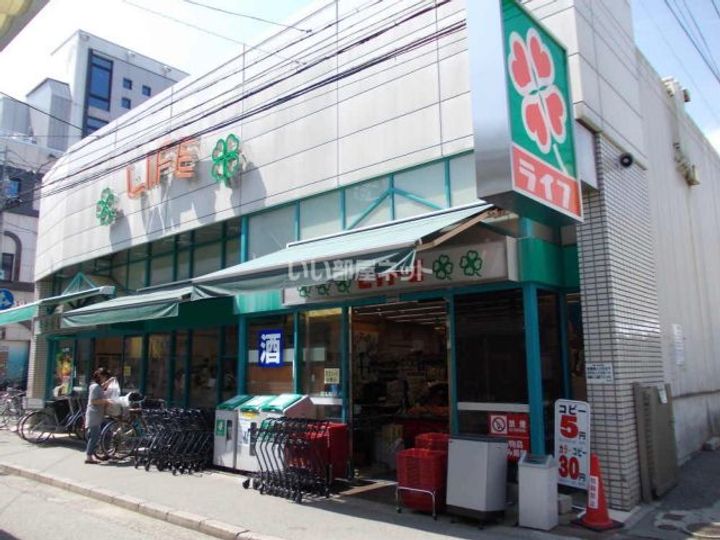 サウザンド・ワンの周辺