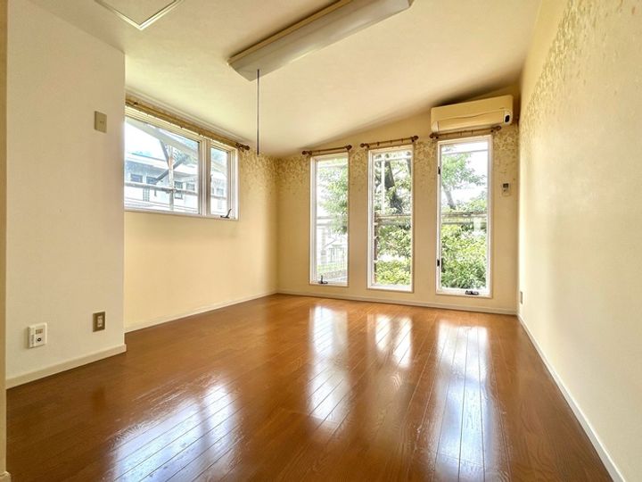 WING FURUYAの居間