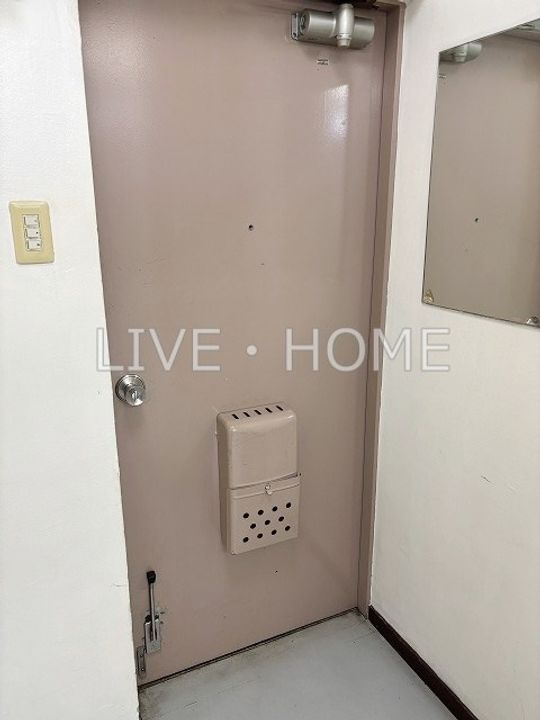 東京都中野区中央3(マンション)の賃貸物件の玄関