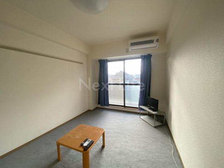 レオパレスANNEX HIYOSHIの居間