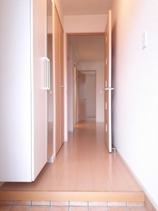 ラフレシールメゾンK IIの玄関