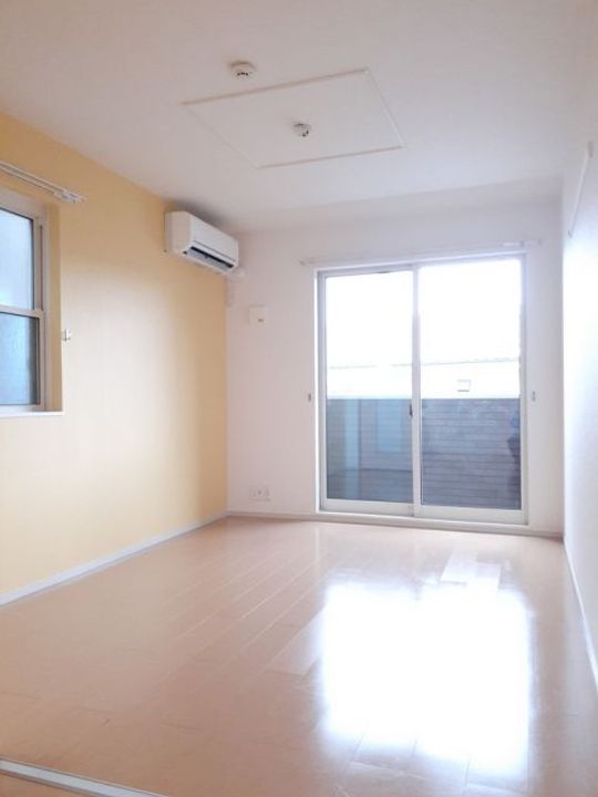 ラフレシールメゾンK IIの居間