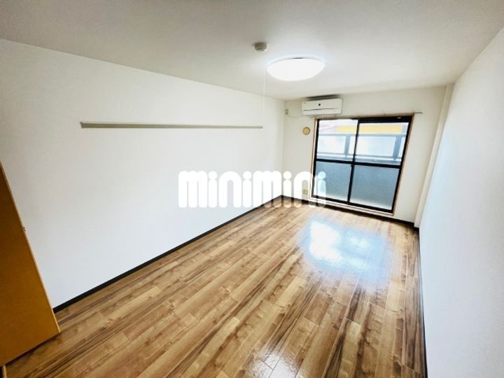 ウインコート鈴鹿の居間