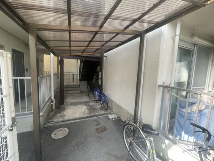 コーポ三和新大宮2号館の地図