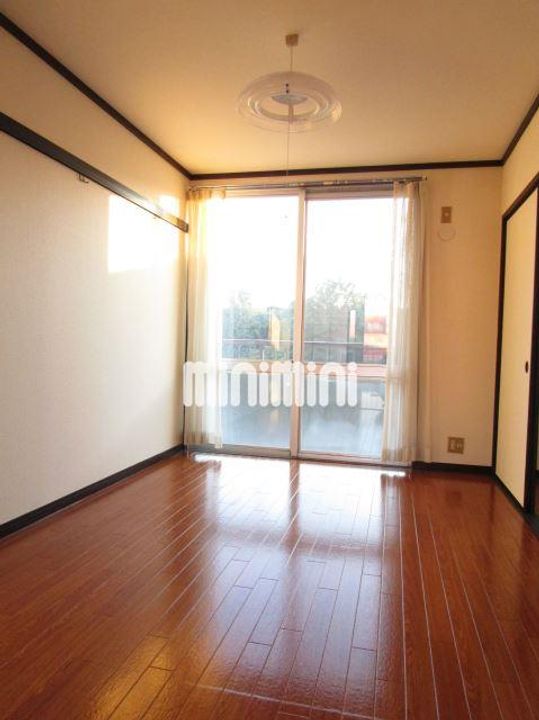 ハピネス千代IIの居間