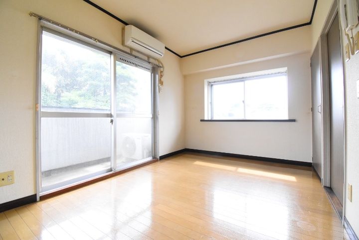 ウエストガーデンヒル B棟の居間