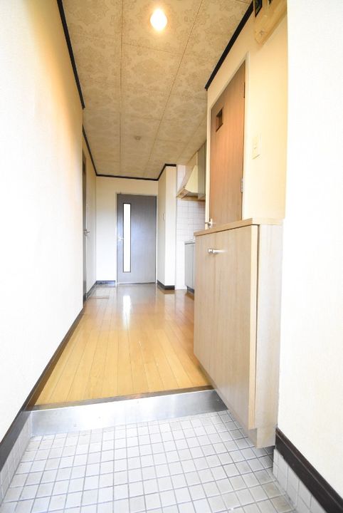 ウエストガーデンヒル B棟の玄関