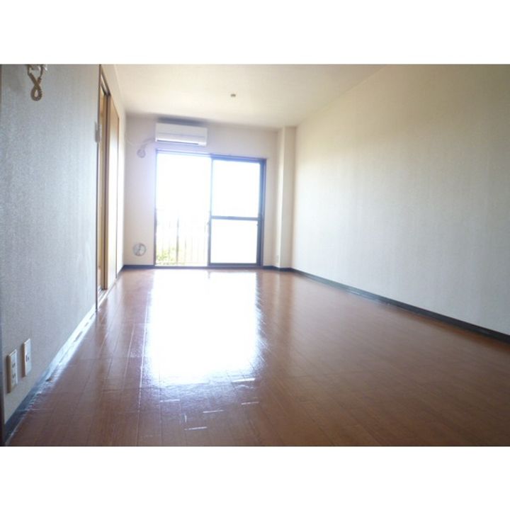 KM2マンションの居間