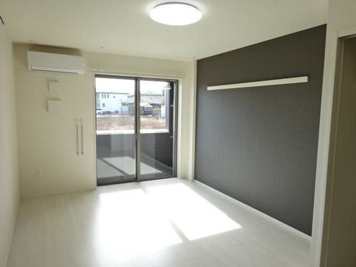 神奈川県厚木市旭町2(アパート)の賃貸物件の居間