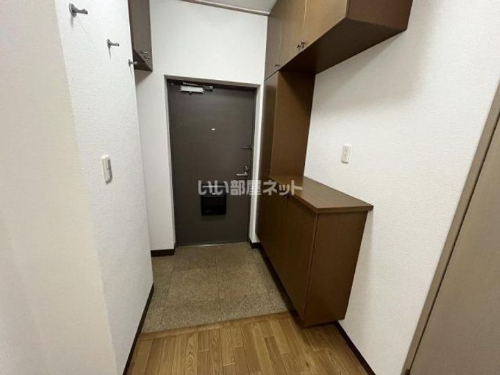 大阪府枚方市東香里1(マンション)の賃貸物件の玄関
