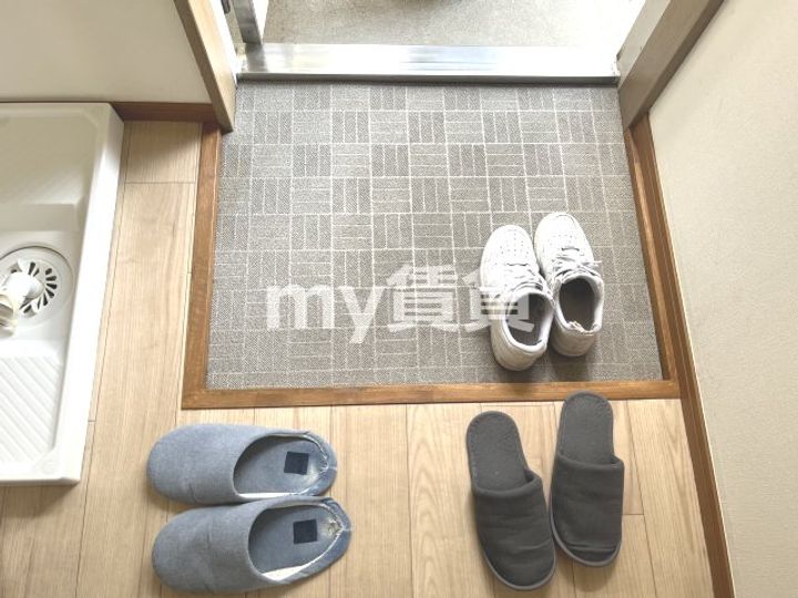 コーポ栗林の玄関