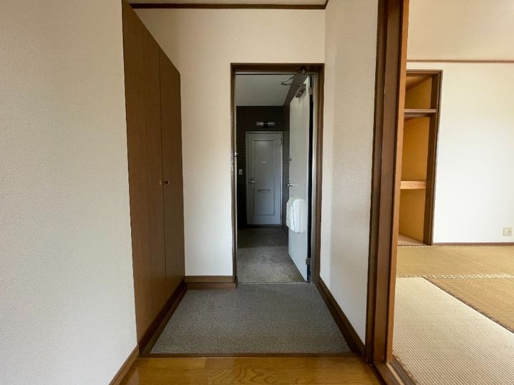 ライジングサン・Pt.Iの玄関