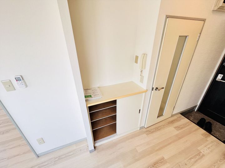 スズキマンションの玄関