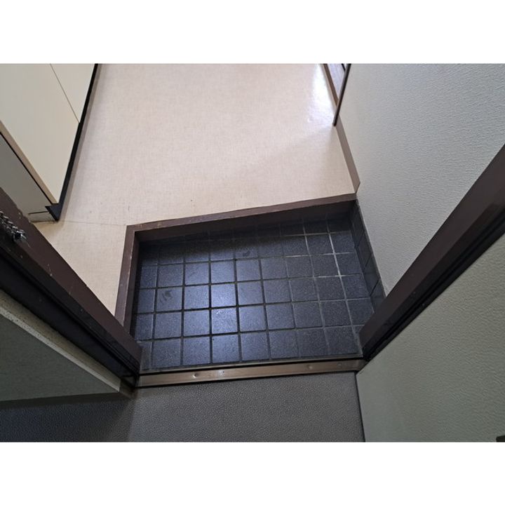 泉ハイツの玄関