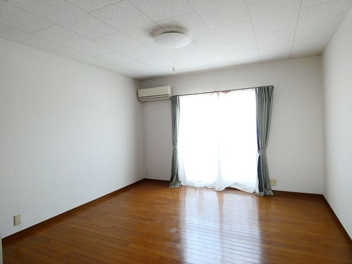 ハイツコトザキの居間