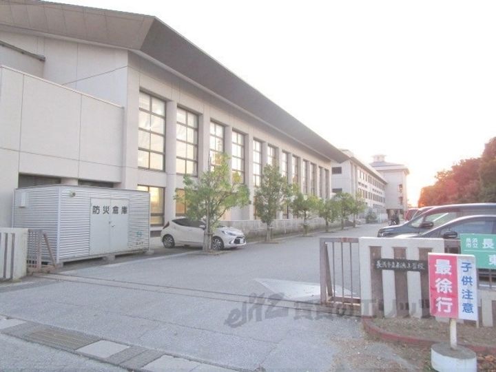 サニーヒル参番館の周辺